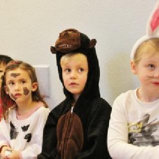 Lilo_Kita-Schwalbacherstr_Kinder-verkleidet-300x214.jpg
